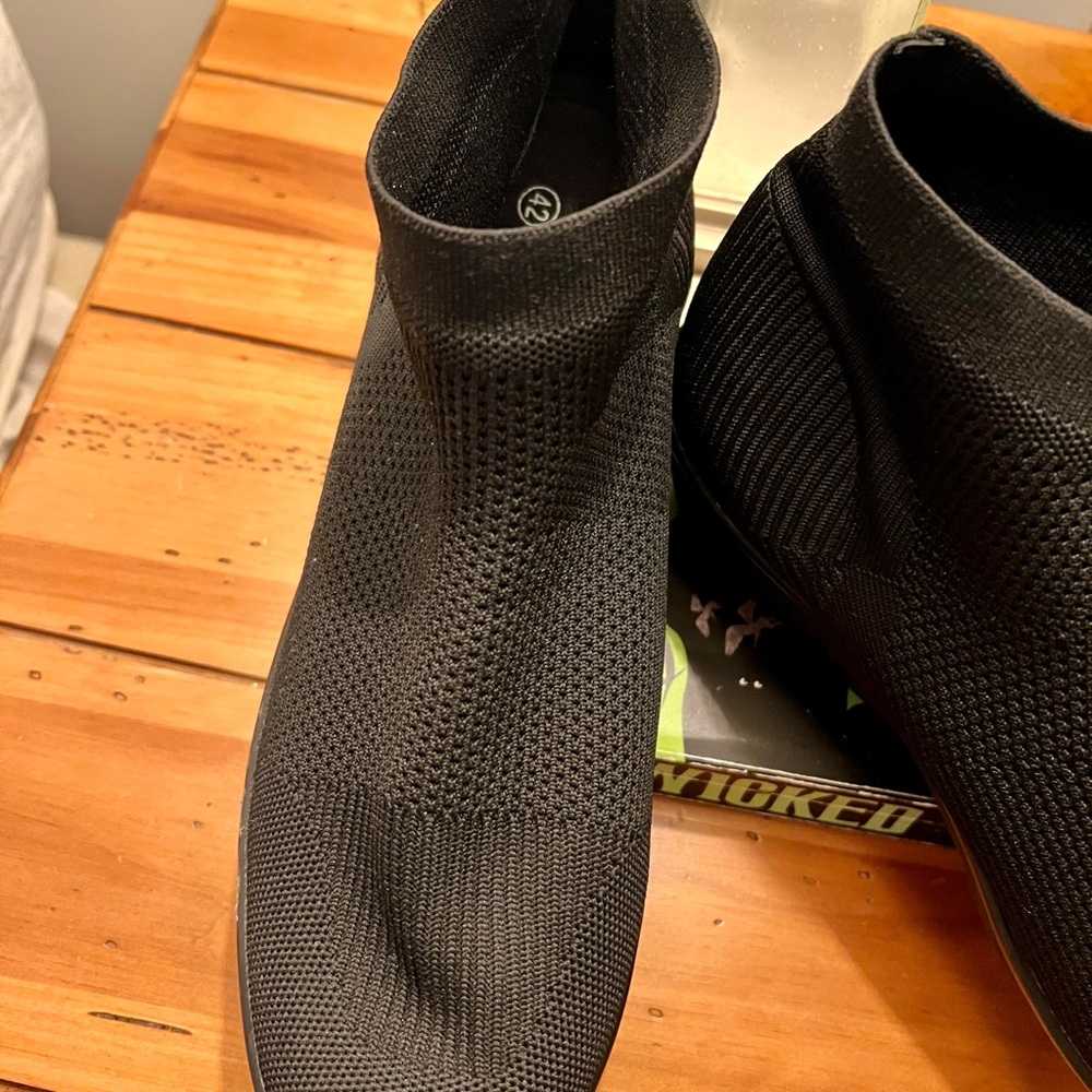 NWOB bernie mev. Camryn wedge stretch bootie! - Picture 5 of 14